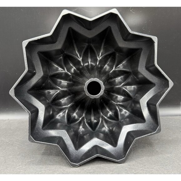 Nordic Ware USA Cast Aluminum Non-Stick Silver Black 10 Cup Star Bundt Cake Pan - Picture 3 of 5